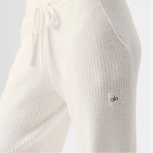 NWT Alo Snuggle Up Sweater High-Waist Wide Leg White Ribbed Pants Medium